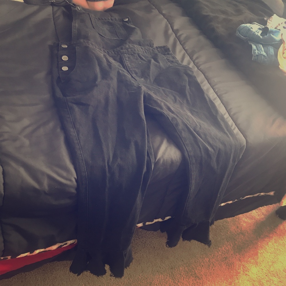 Black boohoo jumper